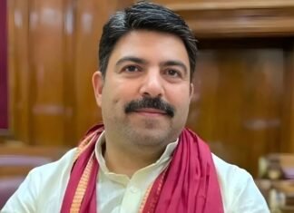 ‘पढ़ाई के लिए सहायता और परिवार के लिए राशन-पेंशन का इंतजाम…’, देवरिया विधायक शलभ मणि त्रिपाठी की मदद से अनुष्का को मिली नई जिंदगी