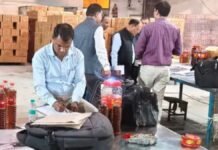 कानपुर देहात में खाद्य विभाग की बड़ी कार्रवाई, मयूर एडिबल, बावर्ची ग्रुप और वैभव एडिबल पर छापेमारी, लाखों लीटर तेल जब्त, सैंपल जांच के लिए भेजे गए