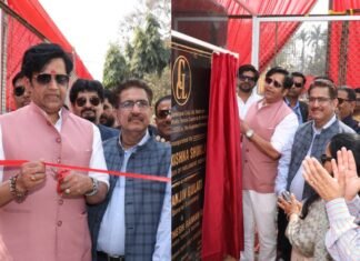 UP: सांसद रवि किशन शुक्ल ने गोरखपुर क्लब में किया टेनिस कोर्ट का उद्घाटन, युवाओं को खेल से जोड़ने का संकल्प