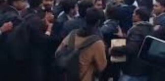 कानपुर: PSIT कॉलेज में छात्रों का भारी हंगामा, ACP ने दौड़ाकर लाठीचार्ज किया BCA छात्र की मौत के विरोध में तोड़फोड़, कॉलेज 8 मार्च तक बंद