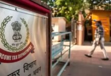 सोनभद्र: आयकर विभाग की छापेमारी तीसरे दिन भी जारी,इश्तियाक खान लखनऊ आवास पर पेश, चंद्रभूषण गुप्ता और अजय सिंह के घरों पर भी पहुंची टीम