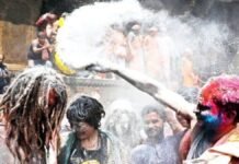 UP: मणिकर्णिका मंदिर में चिता भस्म की होली खेलने को अनुमति, घाट पर रोक, प्रशासन ने जारी किया दिशा-निर्देश