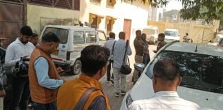 गोरखपुर: पत्रकार अग्निवेश सिंह की मौत पर जिला अस्पताल में उमड़ा जनसैलाब, निष्पक्ष जांच और कार्रवाई की मांग तेज