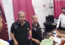महोबा: जिला अस्पताल में हिंदू संगठन पदाधिकारी ने डॉक्टर को धमकाया, मरीज को जबरन रेफर करवाने का दबाव, हत्या केस में जमानत पर बाहर रवि सोनी का वीडियो वायरल, पुलिस भी समझाती दिखी