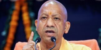 लखनऊ: अल्पसंख्यक कल्याण विभाग के संयुक्त निदेशक शेषनाथ पांडेय बर्खास्त, गंभीर वित्तीय अनियमितताओं पर शासन का सख्त एक्शन