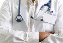 UP में डॉक्टरों पर सख्ती, अब बायोमेट्रिक हाजिरी से ही मिलेगा वेतन, CHC-PHC पर नया नियम लागू