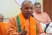 यूपी: आंगनबाड़ी कार्यकर्ताओं को बड़ी सौगात, योगी सरकार देगी साड़ी-यूनिफॉर्म, बीमा-आयुष्मान कार्ड का भी मिलेगा लाभ