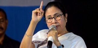 कोलकाता: ममता बनर्जी ने 5वें दिन खत्म किया धरना, सुप्रीम कोर्ट के आदेश को बताया ‘जीत , बोलीं- आयोग का बंद दरवाजा खुल गया
