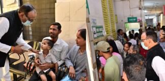 लखनऊ: डिप्टी सीएम ब्रजेश पाठक ने चिनहट CHC का किया निरीक्षण, खामियों पर भड़के, अधिकारियों को दिए सुधार के निर्देश