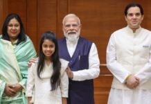 ‘आपके आभामंडल में अद्भुत पितृवत स्नेह….’, वरुण गांधी ने परिवार संग की पीएम मोदी से भेंट, राजनीतिक कयासों की नई शुरुआत