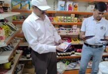 फर्रुखाबाद: नवरात्र से पहले FSDA की बड़ी कार्रवाई, सिंघाड़ा आटा और सेंधा नमक के लिए गए सैंप, मचा हड़कंप