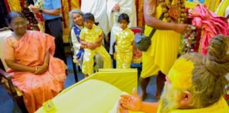 सुबह-सुबह वृंदावन पहुँचीं राष्ट्रपति द्रौपदी मुर्मू, प्रेमानंद महाराज से लिया आशीर्वाद, गहन आध्यात्मिक चर्चा भी हुई