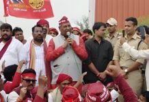 UP: प्रयागराज में संजय निषाद का धरना, श्रृंगवेरपुर धाम के पास मस्जिद हटाने की मांग, हाईवे पर जाम