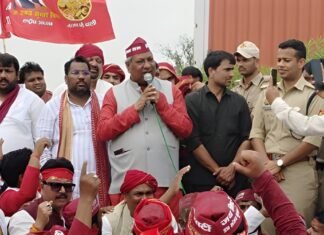 UP: प्रयागराज में संजय निषाद का धरना, श्रृंगवेरपुर धाम के पास मस्जिद हटाने की मांग, हाईवे पर जाम