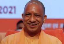 सीएम योगी का बड़ा तोहफा, 70 हजार आंगनबाड़ी कार्यकर्ताओं को मिले स्मार्टफोन, स्वास्थ्य उपकरणों का भी किया वितरण