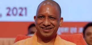 सीएम योगी का बड़ा तोहफा, 70 हजार आंगनबाड़ी कार्यकर्ताओं को मिले स्मार्टफोन, स्वास्थ्य उपकरणों का भी किया वितरण