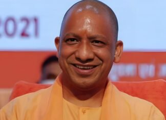 सीएम योगी का बड़ा तोहफा, 70 हजार आंगनबाड़ी कार्यकर्ताओं को मिले स्मार्टफोन, स्वास्थ्य उपकरणों का भी किया वितरण