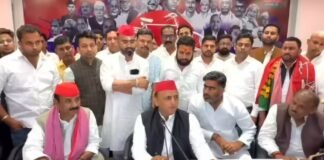 लकड़ी और कंडे पर पकाने पड़ेंगे भोजन, गैस सिलेंडर माहामारी पर अखिलेश यादव का सरकार पर निशाना