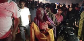 सोनभद्र: दुद्धी कोतवाली क्षेत्र के मलदेवा में बच्ची चोरी के शक में बुजुर्ग महिला पकड़ी गई