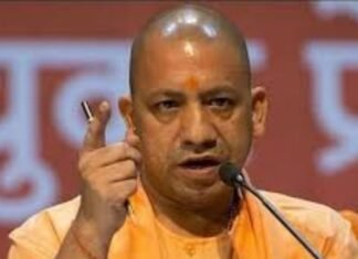 लखनऊ: यूपी में तेल-गैस की किल्लत पर फैलाई अफवाहों पर सीएम योगी का सख्त रुख,कालाबाजारी और जमाखोरी पर होगी कड़ी कार्रवाई