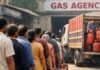 यूपी में एलपीजी संकट: एजेंसियों के बाहर लंबी कतारें, गोरखपुर में पुलिस की मौजूदगी में सिलेंडर वितरण, लखनऊ की चटोरी गली में दुकानें बंद