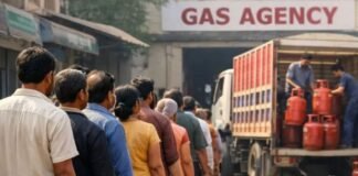 यूपी में एलपीजी संकट: एजेंसियों के बाहर लंबी कतारें, गोरखपुर में पुलिस की मौजूदगी में सिलेंडर वितरण, लखनऊ की चटोरी गली में दुकानें बंद