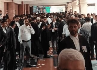 लखनऊ: यूपी बार काउंसिल चुनाव के लिए हाईकोर्ट परिसर में शुरू हुआ मतदान, 5 दिनों तक चलेगा प्रक्रिया