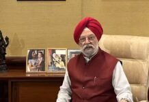 लोकसभा में पेट्रोलियम मंत्री हरदीप पुरी ने कहा भारत में तेल की कमी नहीं!