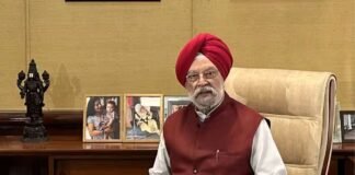 लोकसभा में पेट्रोलियम मंत्री हरदीप पुरी ने कहा भारत में तेल की कमी नहीं!