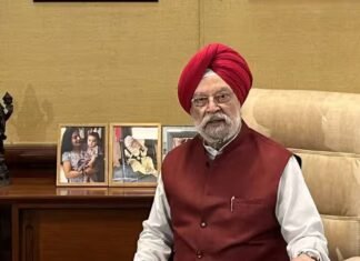 लोकसभा में पेट्रोलियम मंत्री हरदीप पुरी ने कहा भारत में तेल की कमी नहीं!