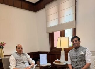 रक्षा मंत्री Rajnath Singh से मिले सांसद Ravi Kishan, गोरखपुर एयरपोर्ट विस्तार पर हुई अहम चर्चा