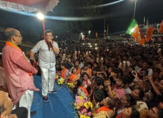 चंद्रनगर में गूंजा ‘परिवर्तन’ का शंखनाद : गोरखपुर सांसद रवि किशन के भव्य रोडशो ने बदला चुनावी माहौल