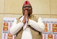 मुगलसराय में डॉ. संजय निषाद का भव्य स्वागत, कार्यकर्ताओं को दिए चुनावी जीत के मंत्र