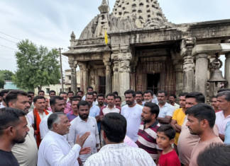 प्राचीन शिव मंदिर परिसर में मांस का टुकड़ा फेंकने से गांव में तनाव, महिला पर कार्रवाई की मांग तेज AI Generated Video