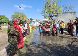 चंदौली के महेवा-मेहमदपुर में 5 साल से बदहाल सड़क-नालियों से त्रस्त ग्रामीण, आंदोलन और चुनाव बहिष्कार की दी चेतावनी