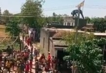 यूपी में खंभे पर काम कर रहे लाइनमैन की करेंट लगने से दर्दनाक मौत, गांव में पसरा मातम