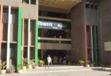 सीतापुर में आंगनबाड़ी केंद्र पर परिवार का कब्जा, बच्चों का भविष्य संकट में; ग्रामीणों ने की जांच और कार्रवाई की मांग