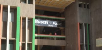 सीतापुर में आंगनबाड़ी केंद्र पर परिवार का कब्जा, बच्चों का भविष्य संकट में; ग्रामीणों ने की जांच और कार्रवाई की मांग