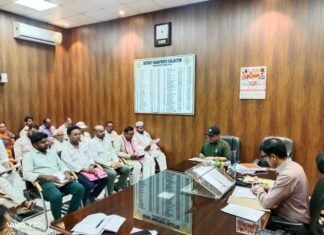 राजनीतिक दलों के साथ बैठक में डीएम ने जारी की अंतिम वोटर लिस्ट