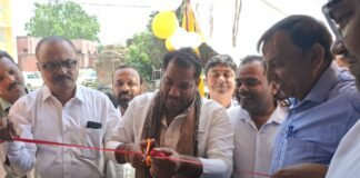 विधायक ने बीपीएचयू का उद्घाटन कर सीएचसी की व्यवस्थाओं का लिया जायजा, सम्मानित हुए प्रधान