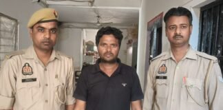 साइबर ठगी का जाल बुन रहा था शातिर, पुलिस ने दबोचा, फर्जी आधार और मोबाइल बरामद