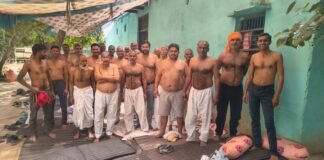 गांव के बीच शराब ठेका बना ‘संकट का केंद्र’, 12 दिन से उबल रहा गुस्सा… अर्धनग्न प्रदर्शन से प्रशासन को खुली चेतावनी