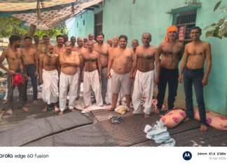 गांव के बीच शराब ठेका बना ‘संकट का केंद्र’, 12 दिन से उबल रहा गुस्सा… अर्धनग्न प्रदर्शन से प्रशासन को खुली चेतावनी