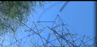 इश्क में “वीरू” बना पति : हाई-वोल्टेज टावर पर चढ़कर किया हाई ड्रामा