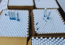 नकली सेंसोडाइन टूथपेस्ट बनाने वाली फैक्ट्री का पर्दाफाश, 130 किलो नकली पेस्ट बरामद, लाखों का समान जब्त