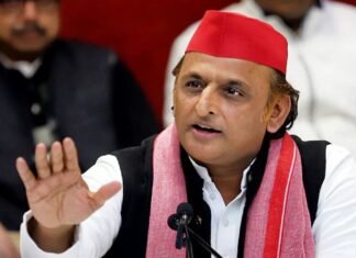 काली टोपी वाले असली नोटों के ‘धुएंधर’ हैं… प्रदेश अध्यक्ष पंकज चौधरी के लाल टोपी वाले बयान पर अखिलेश यादव का पलटवार