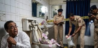 बाथरूम फ्लश खोला तो नोटों की बरसात! गद्दे फाड़े तो करोड़ों..यूपी के रिटायर्ड अफसर केशव लाल के पास 100 करोड़ से ज्यादा की संपत्ति का खुलासा