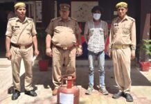 गैस की किल्लत में चोर भी एक्टिव, पर पुलिस निकली ज्यादा तेज…सहारनपुर पुलिस ने सिलेंडर चोर को दबोचा