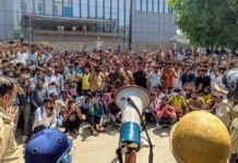 Noida Labour Protest: नोएडा में मजदूर आंदोलन के बाद श्रम विभाग का बड़ा एक्शन, कई कंपनियों के ठेकेदारों को नोटिस जारी