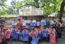 लखनऊ में ‘नारी शक्ति वंदन अभिनंदन’ कार्यक्रम का भव्य आयोजन, पार्षद नागेन्द्र सिंह चौहान ने छात्राओं को वितरित किए स्कूल बैग